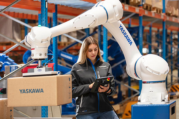 Safety systems, teaching options that make working with cobot arms easier